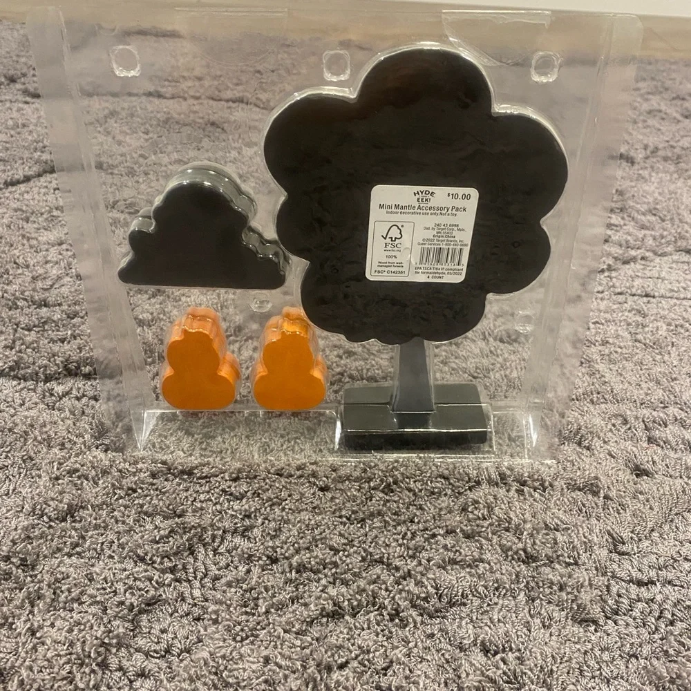 Halloween Mini Mantle Accessory Decor Set - Black and Orange-Set of 2